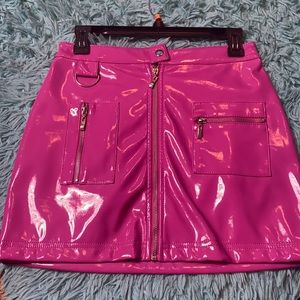 Purple-pinkish With zipper pockets (that actually have pockets).
